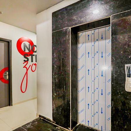 Super Collection O Le Noida Hotel Near Sector 76 Metro Station Bagian luar foto
